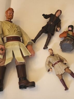 Star Wars Jedi Action Figure Lot - Beige and Brown Figures